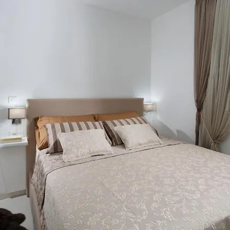 In With Sea View, Terrace, Air Conditioning, Wi-fi Vir