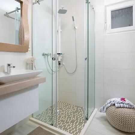 In With Sea View, Terrace, Air Conditioning, Wi-fi